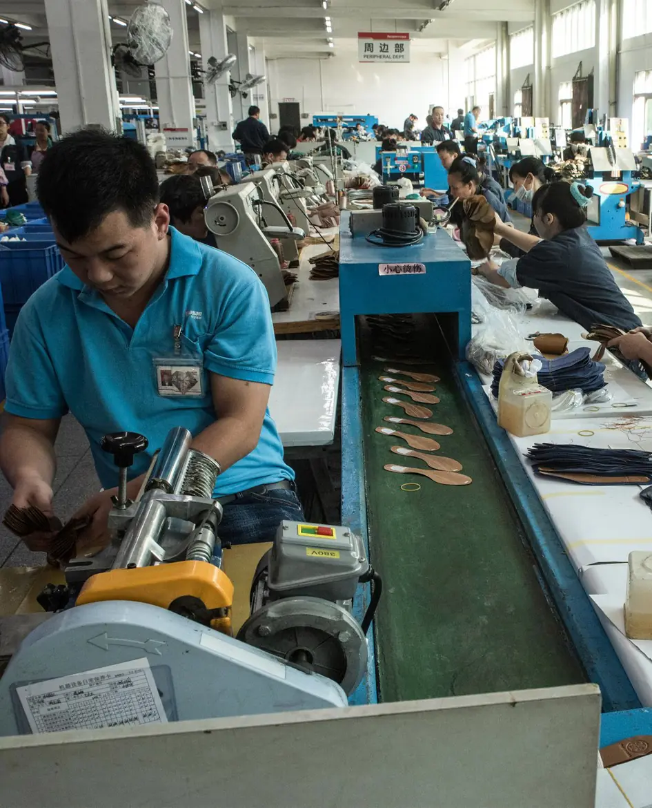 fabbrica di scarpe a piedi nudi